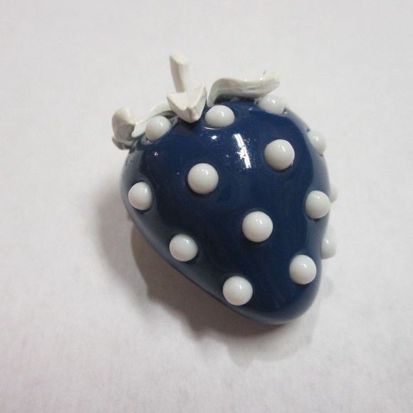 LAST CALL! Crown Trifari Blue Enamel Strawberry - Picture 3 of 5